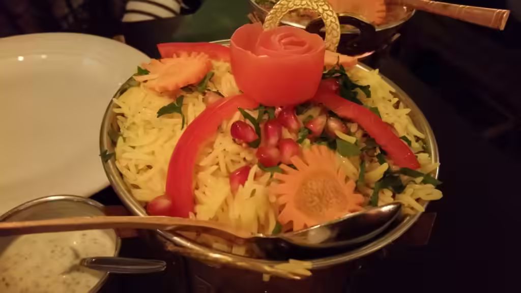 Megdhanu Korma Rainbow Korma Maharani Hamburg